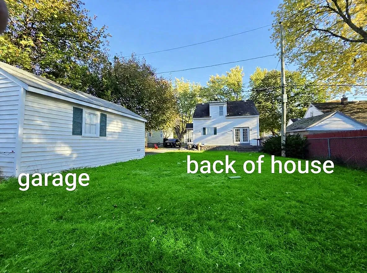 3 bed, 972 sqft, $1,700 — Photo 2