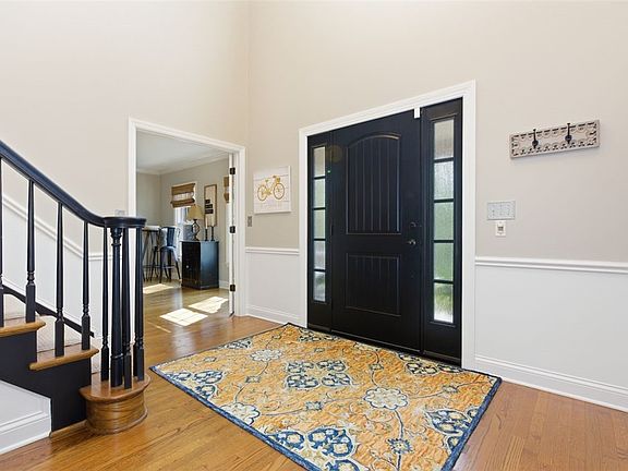 3rd image of 107 Coventry Ct