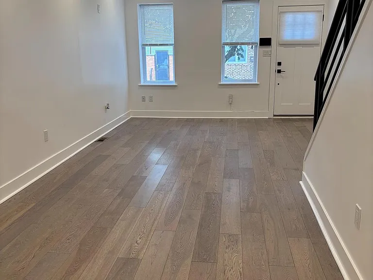 3190 Memphis St — Photo 2