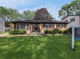 1423 S Chestnut Dr, Mount Prospect, IL