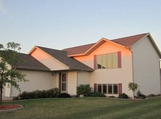 137 Quinion Dr, Mankato, MN 56001