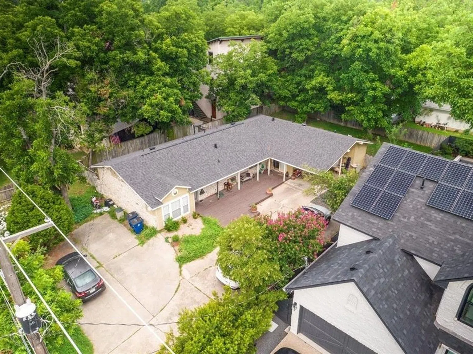 Walking distance to Zilker Park 2/2 with back yard - 1104 Kinney Ave #A — Photo 2