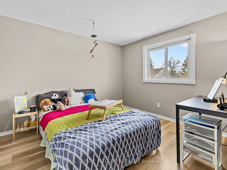 1090 Chablis Park — Photo 14