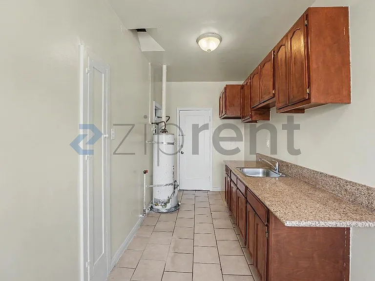 2633 E 56th St #5 — Photo 11