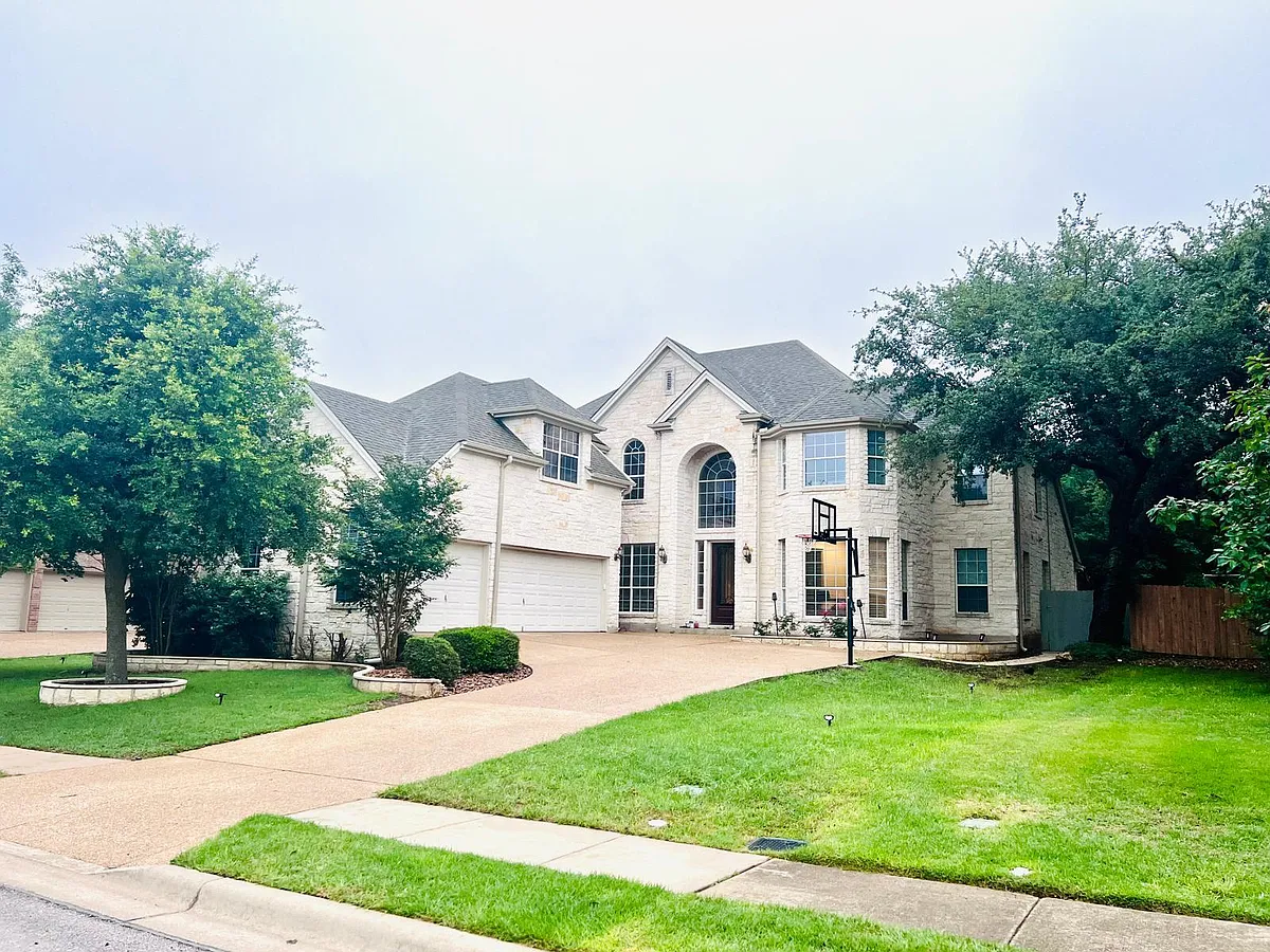 Building Photo - 10905 Roy Butler Dr