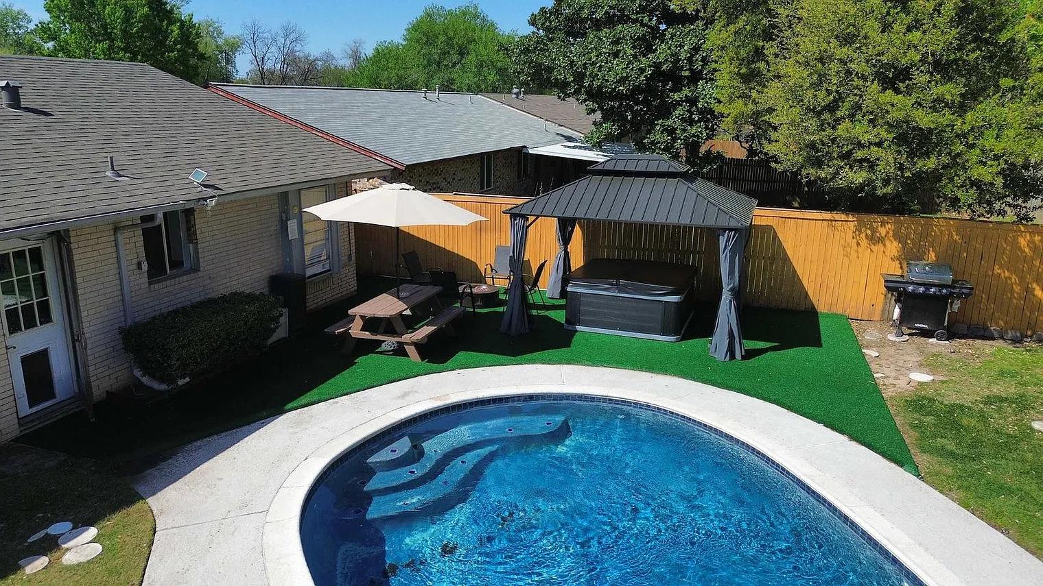 4 bed, 2.0 bath, 1593 sqft, $8,218 — Photo 4