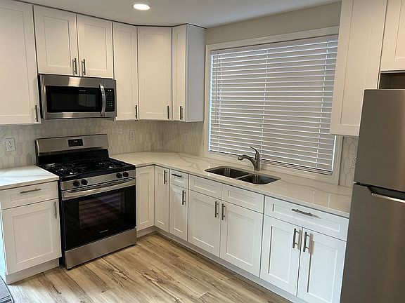 4th image of 329 Park Dr
