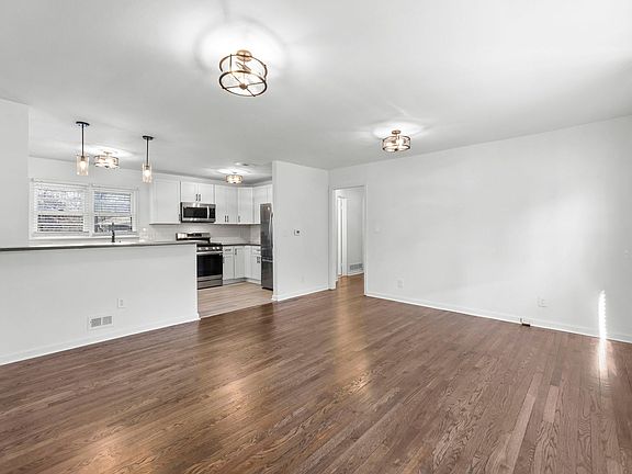 5th image of 3904-06 Booth St #3906