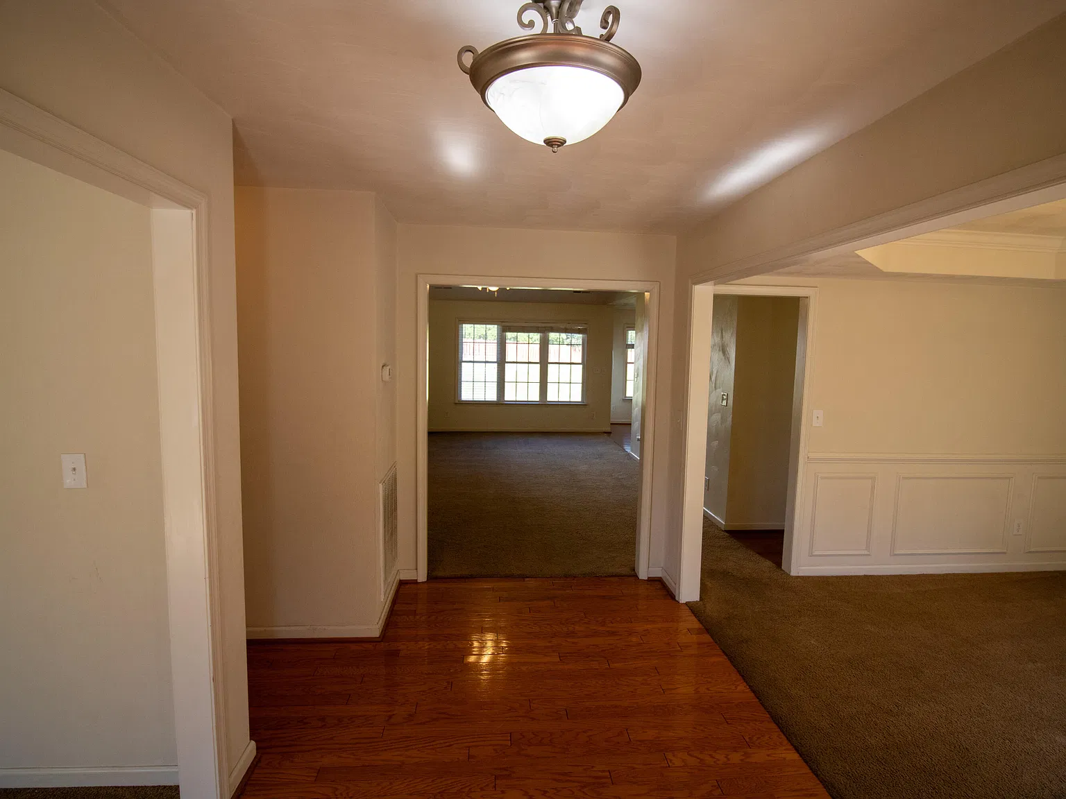 5 bed, 2.5 bath, 2068 sqft, $2,800 — Photo 2