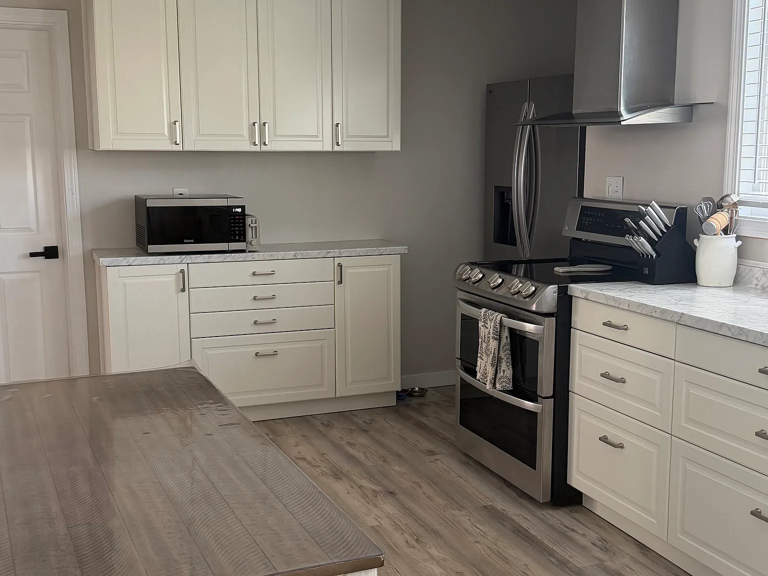 3 bed, 1100 sqft, $2,450 — Photo 2