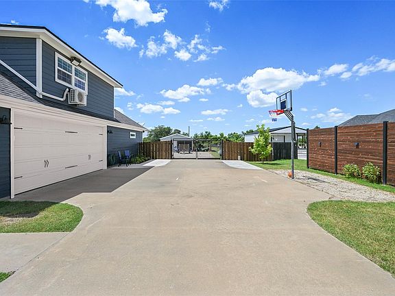 3rd image of 831 Mimosa Ln
