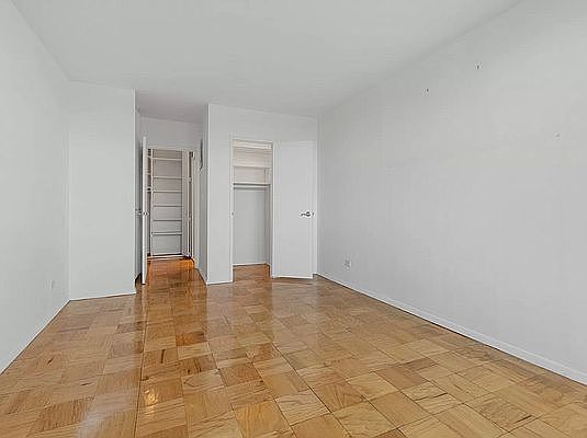 4th image of 221 E 72nd St #6B
