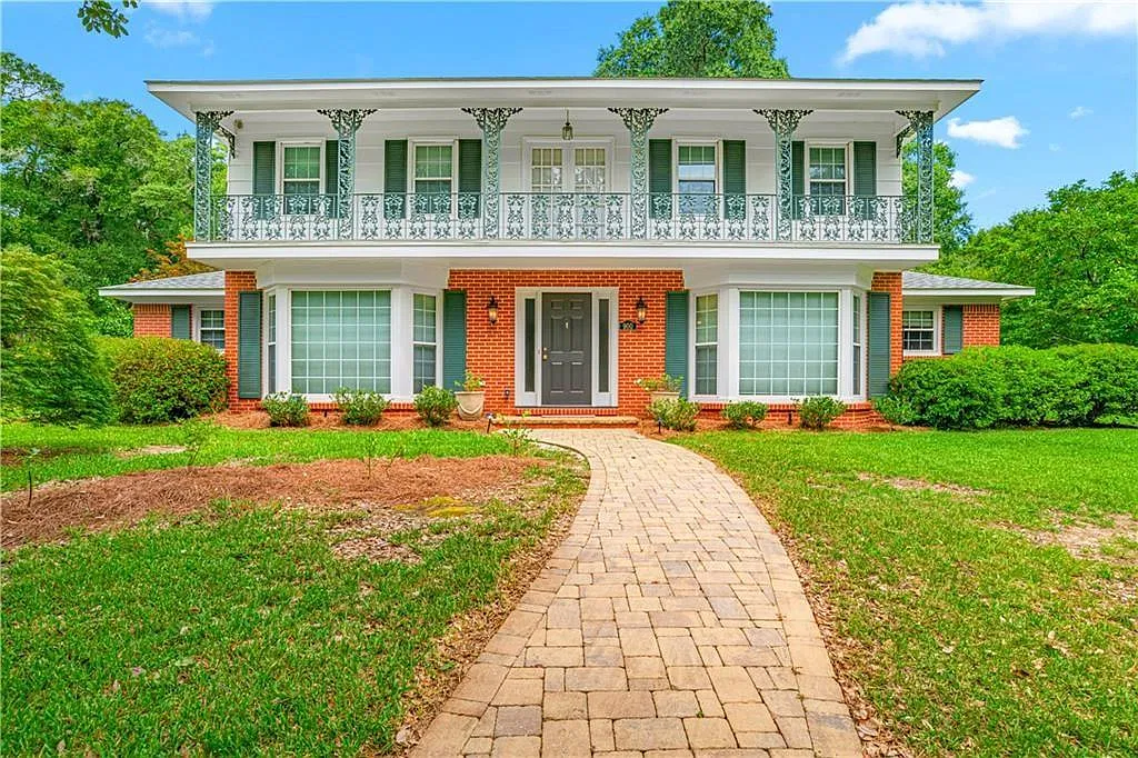 4 bed, 3.0 bath, 2864 sqft, $2,350 — Photo 1