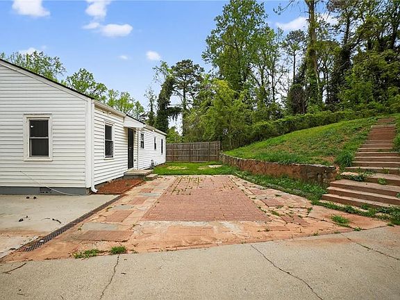 4th image of 2252 Beecher Cir SW