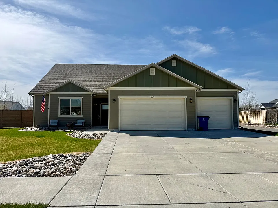 631 Cameron Loop