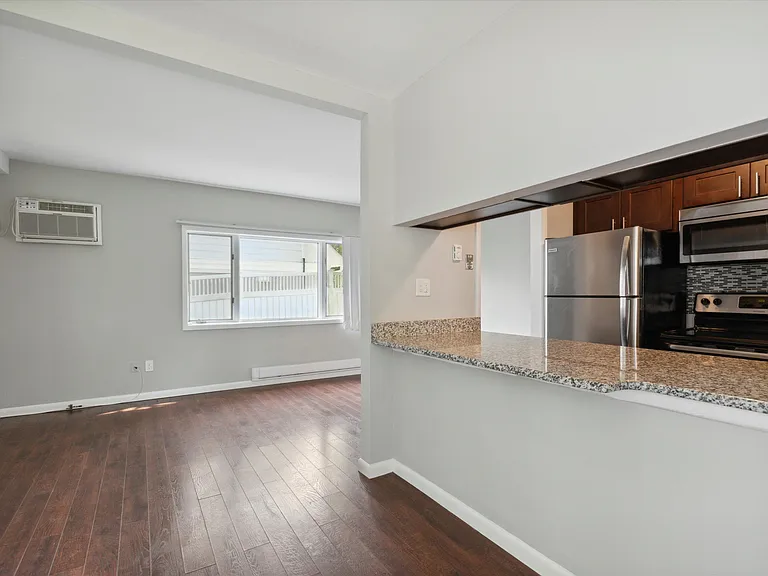 15 Peck Pl #1A — Photo 1