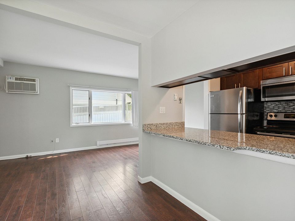1st image of 15 Peck Pl #1A