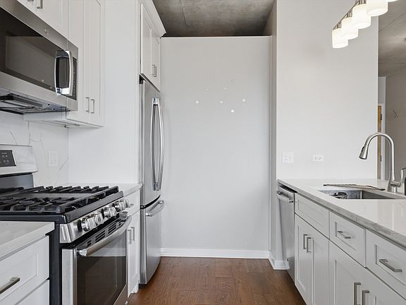 3rd image of 659 W Randolph St APT 1005