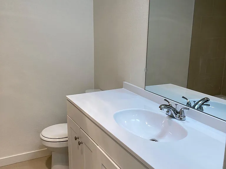 10500 Moorpark St #12 — Photo 5