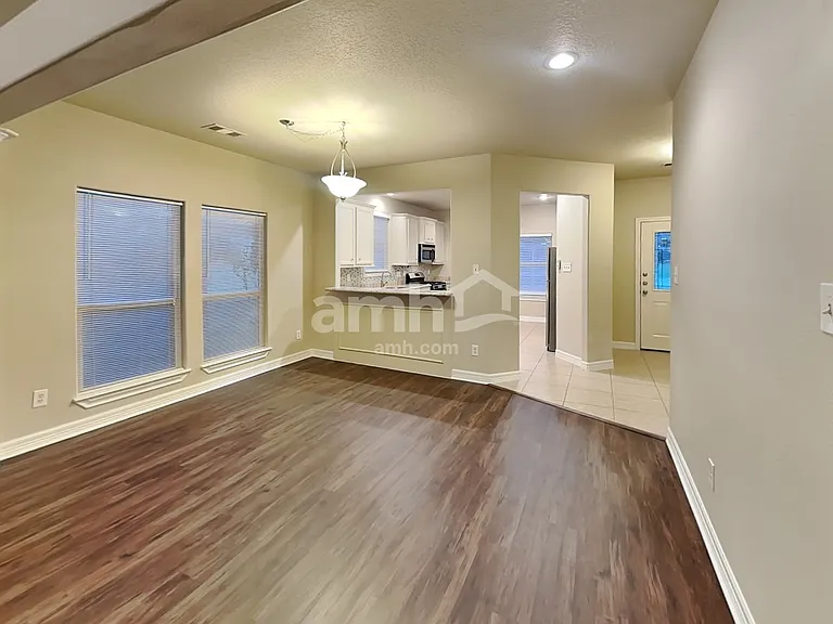 504 Forest Glen St — Photo 5
