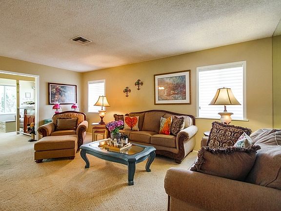 2nd image of 16772 Bernardo Oaks Dr