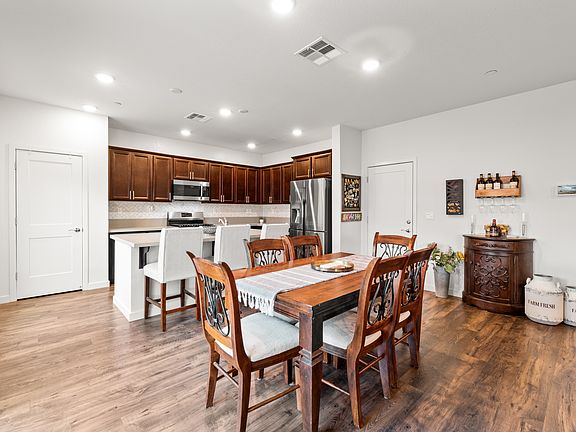 4th image of 1090 Tulane Ct