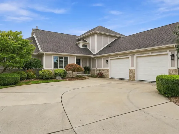 38744 Venetian Dr, Harrison Township, MI 48045