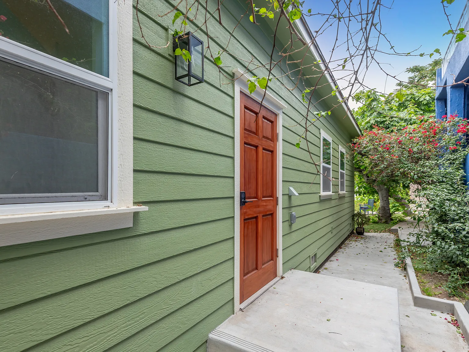 2 bed, 850 sqft, $3,595 — Photo 3