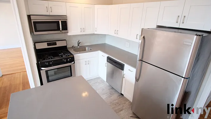 Rented by Link NY Realty | media 28