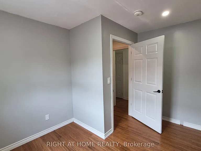 552 Grandview St S — Photo 20