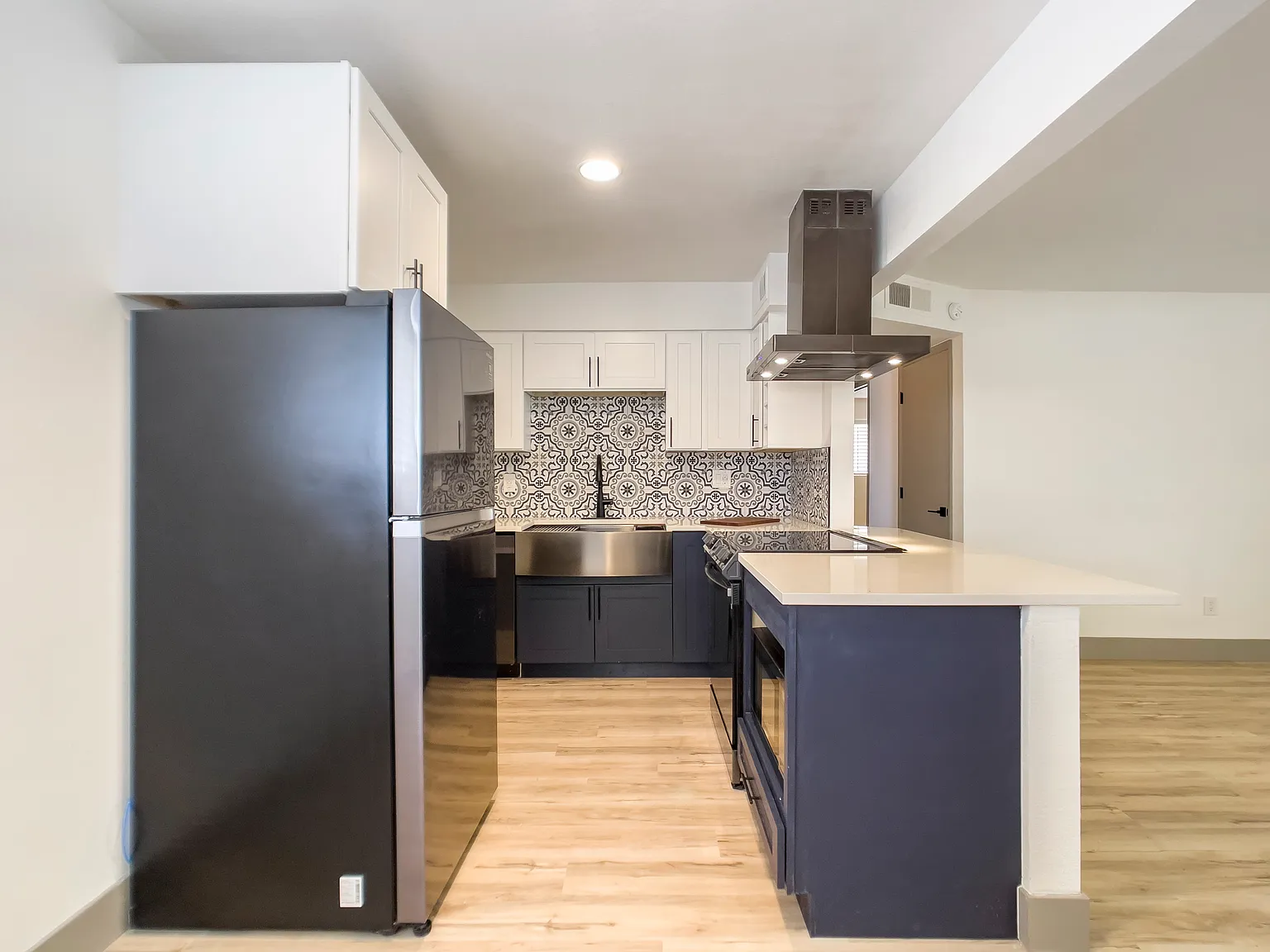 2 bed, 800 sqft, $1,600 — Photo 3
