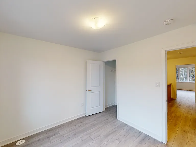 126 Blue Forest Cres — Photo 43
