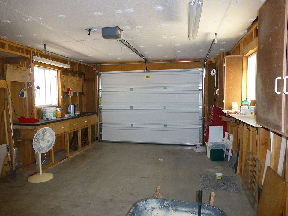 2nd image of 635 W Bonanza Dr