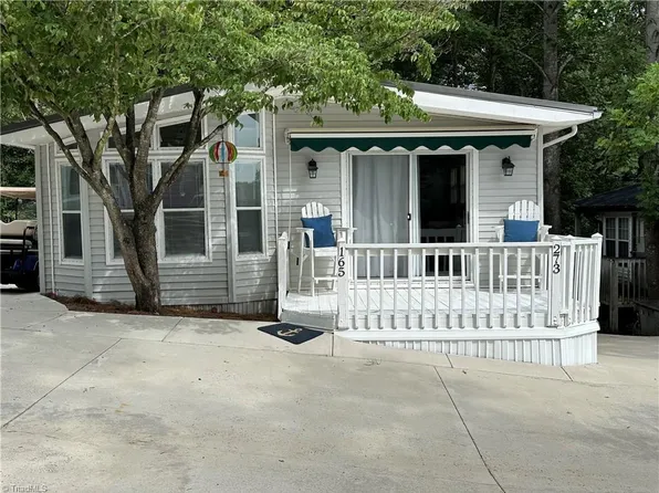 165 Club House Dr, Badin Lake, NC 28127