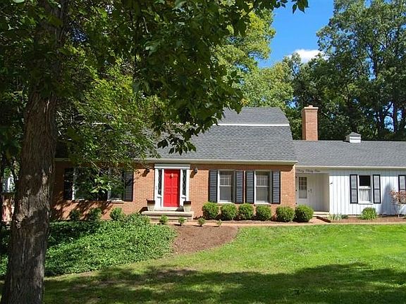 2nd image of 3035 Fairlane Dr