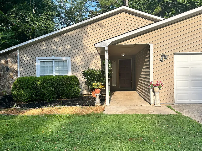 550 Creekwood Xing — Photo 1