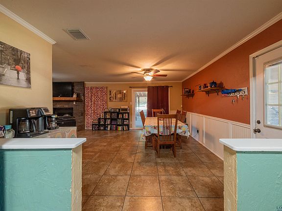 4th image of 1001 Robin Ln