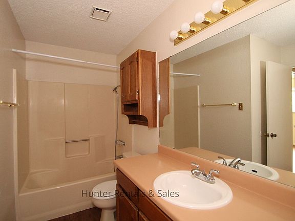 5th image of 1703 Dickens Dr
