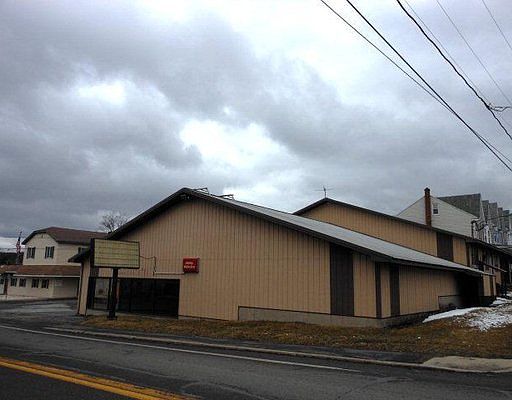 1st image of 617 W Oak St