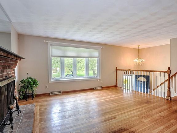 2nd image of 104 Ponderosa Dr