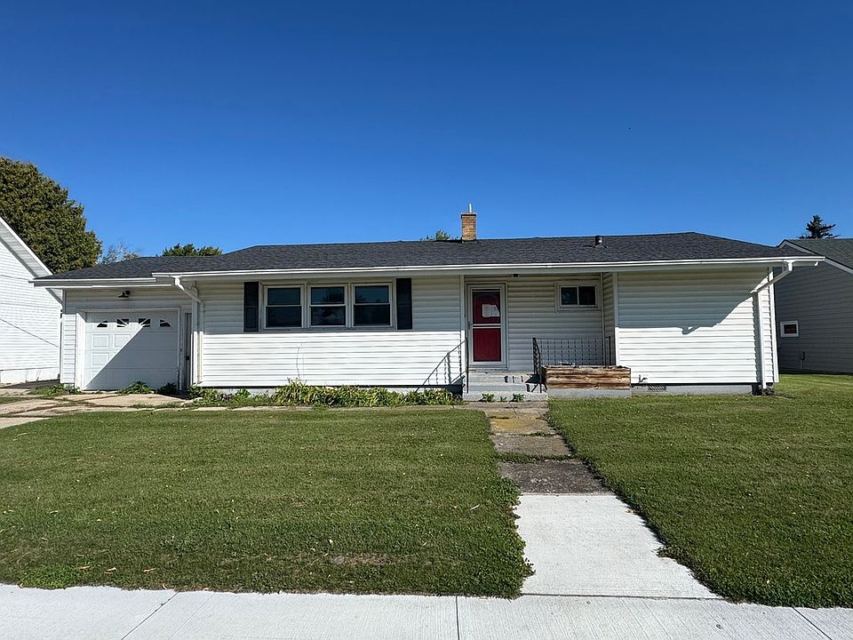 1st image of 705 3rd St NE