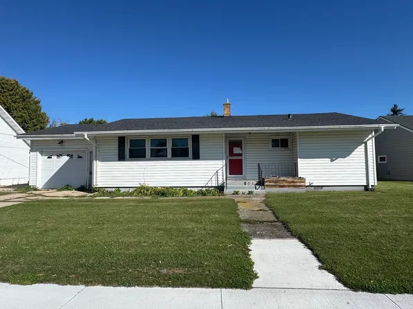 705 3rd St NE, Roseau, MN 56751