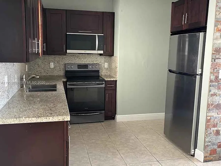 601 NW 97th St — Photo 3