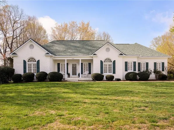 6398 Skylark Rd, Pfafftown, NC 27040