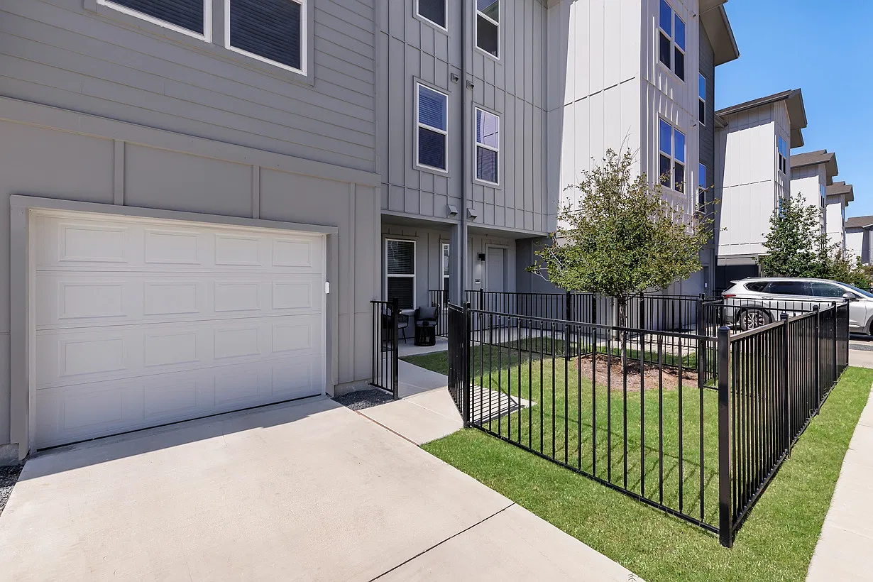 Alta Westinghouse Townhomes — Photo 2