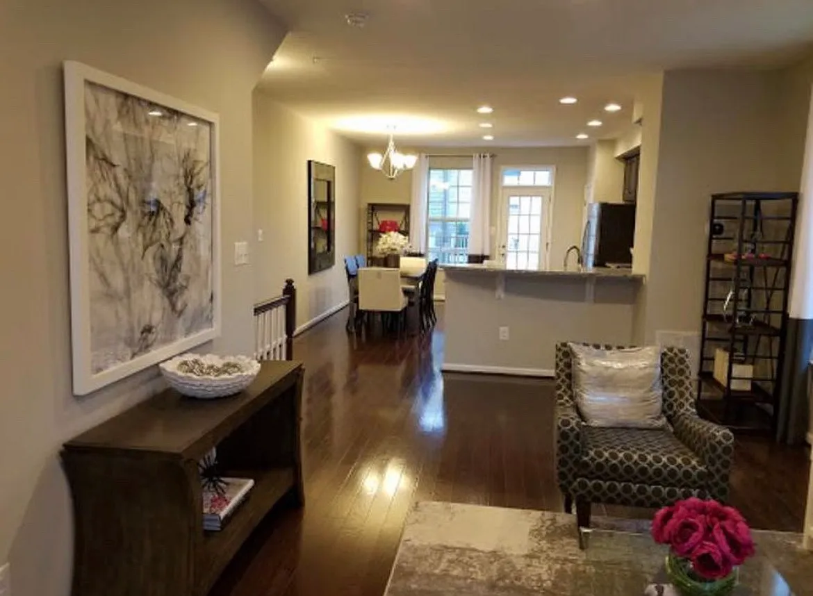 3 bed, 2104 sqft, $2,800 — Photo 4