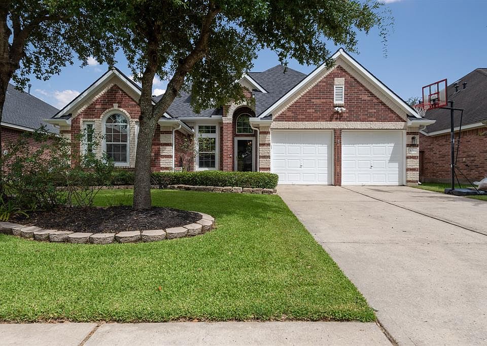 Welcome HOME to 10702 Sterling Manor Drive