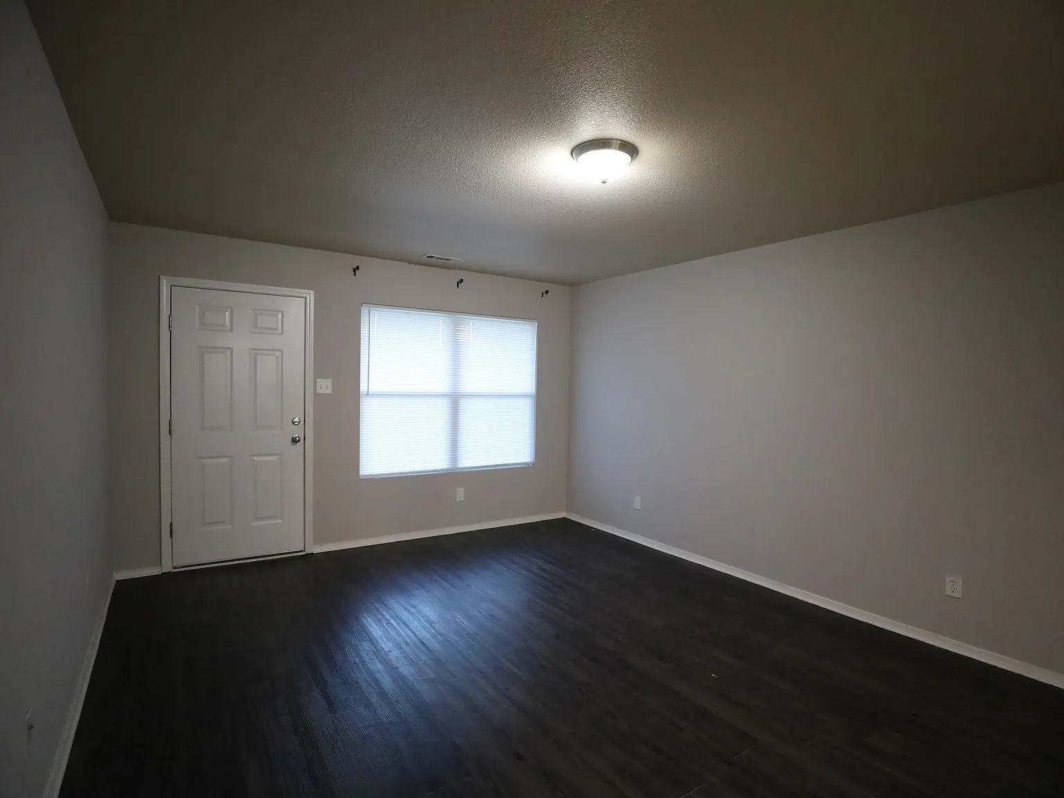 3 bed, 1284 sqft, $1,550 — Photo 4