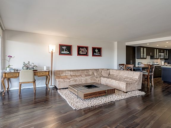 3rd image of 4265 Marina City Dr
