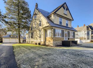 909 W Highland Ave, Elgin, IL 60123